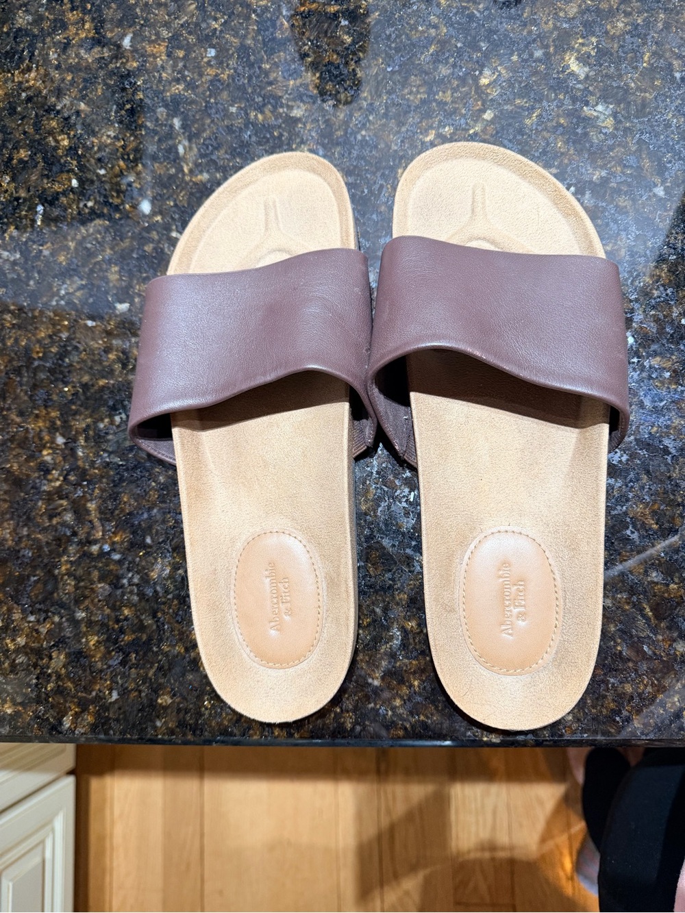 Abercrombie & Fitch Men’s Brown Slide Sandals